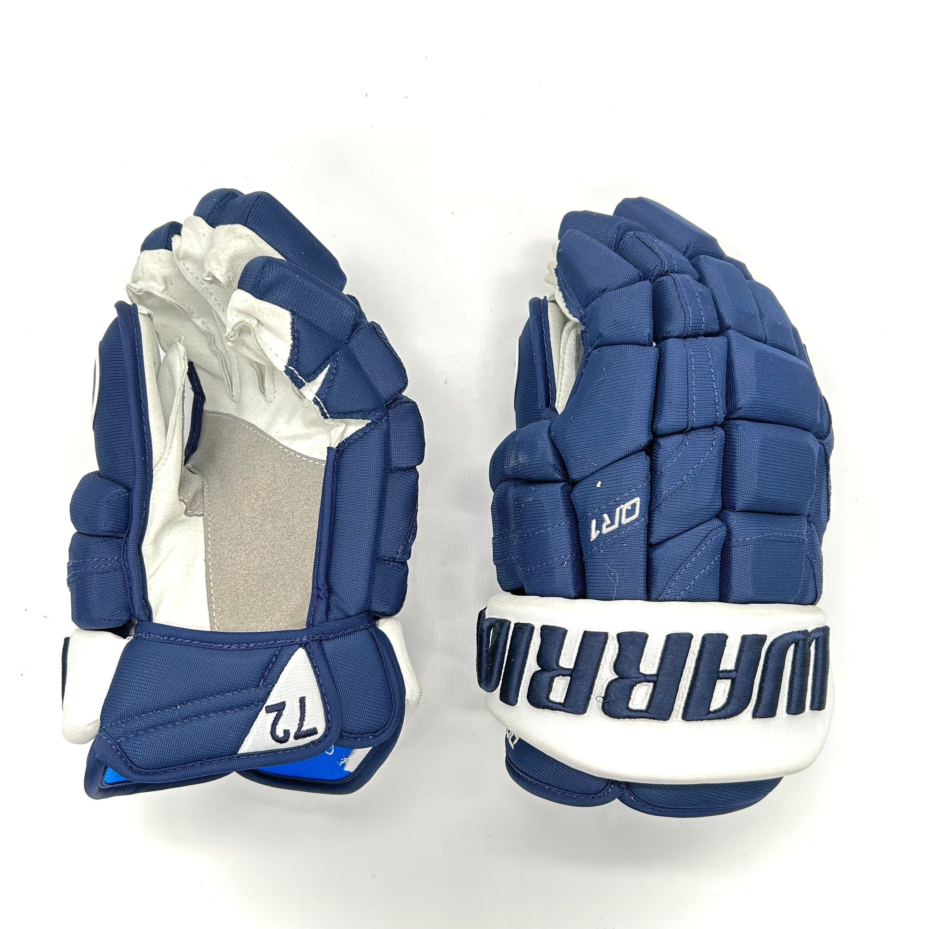 Warrior Covert QR1 Pro – Gant professionnel NHL – Joonas Donskoi (bleu marine/blanc)